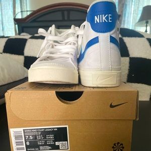 Women’s Nike Court Legacy NN